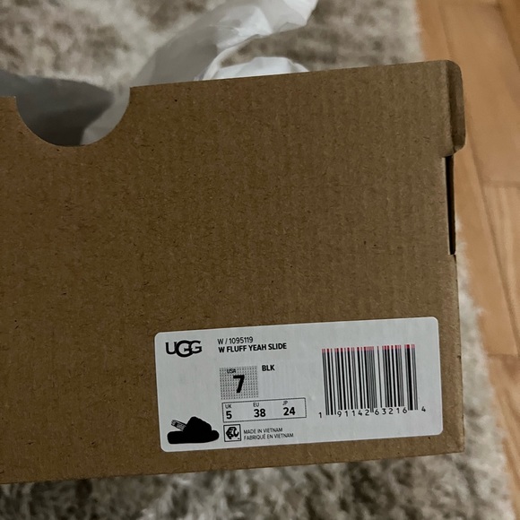 UGG Fluff Yeah slide flat sandals in black - Picture 9 of 12